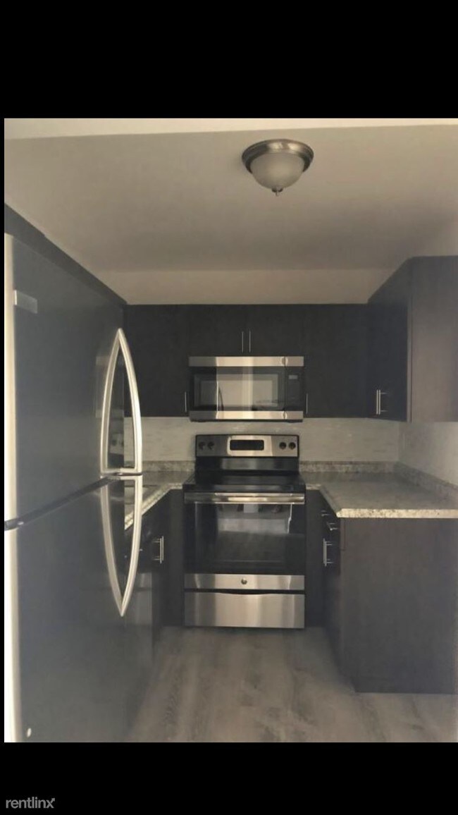 Building Photo - 2 br, 1 bath Condo - 535 SEQUOIA DR