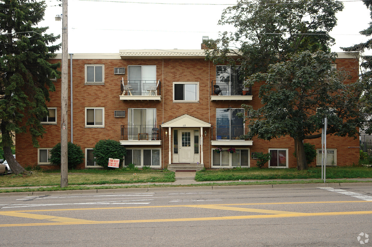 Building Photo - 112 Larpenteur Ave W