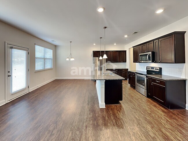 Foto del edificio - 141 McBee St