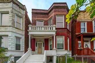 Building Photo - 1529 S Homan Ave