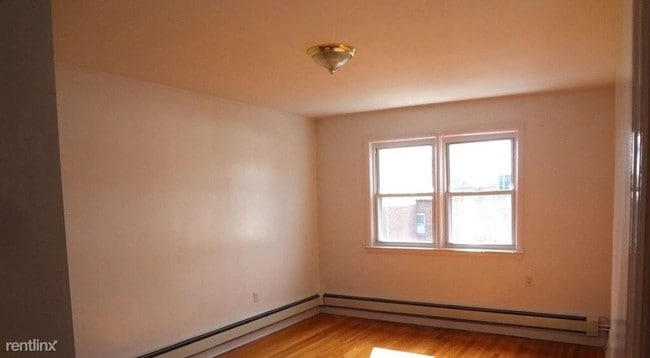 Building Photo - 3 br, 1 bath Apartment - 2226 49th St