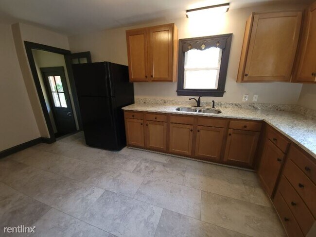 Building Photo - 4 br, 1 bath House - 1120 Greenaway Pl