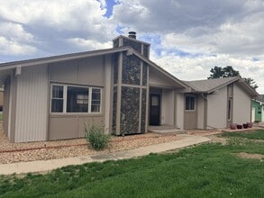 Building Photo - 23 Scott Dr N