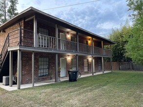Building Photo - 3204 N Stevendale Rd