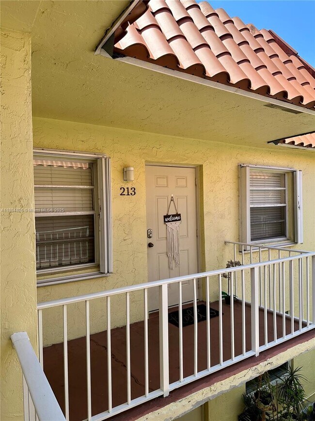 Foto del edificio - 1125 NE 16th Pl