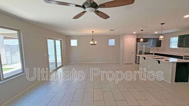 Foto del edificio - 11694 N 166th Dr