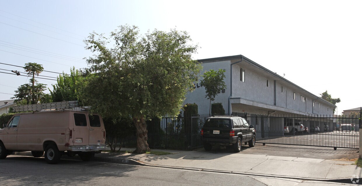Building Photo - The Islander