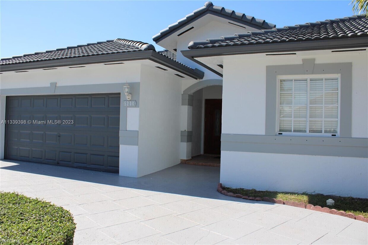 Primary Photo - 4 br, 2.5 bath House - 5204 SW 159th Ct