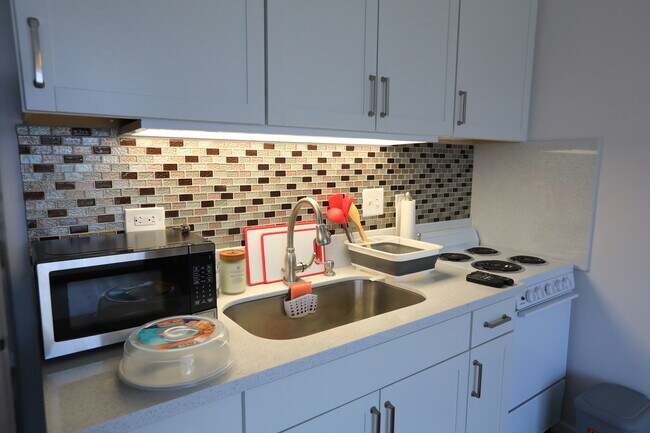 Cocina - 1650 Kanunu St