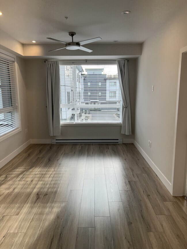 Photo du bâtiment - 207-1514 McCallum Rd