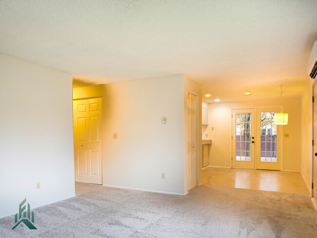 Foto del edificio - Quiet and comfortable 3 bed/ 1 bathroom house