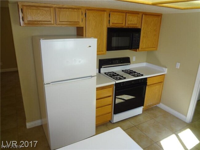 Foto del edificio - 7509 Bowles Dr