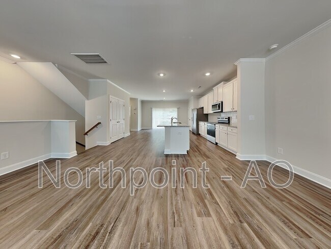Building Photo - 6925 Woodland Stream Pl