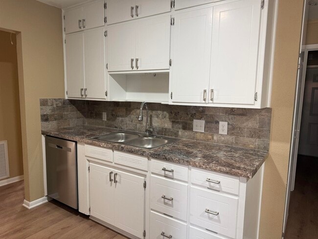 Foto del edificio - 2804 McGaha Ave