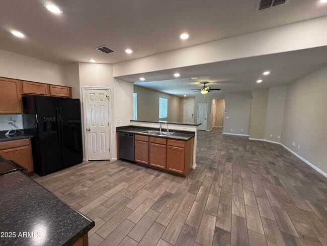 Building Photo - 888 E Aberdeen Dr
