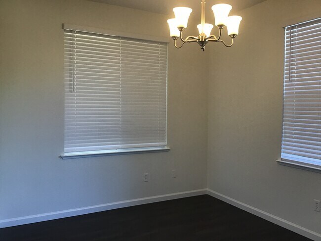 Building Photo - 3976 Dominus Dr