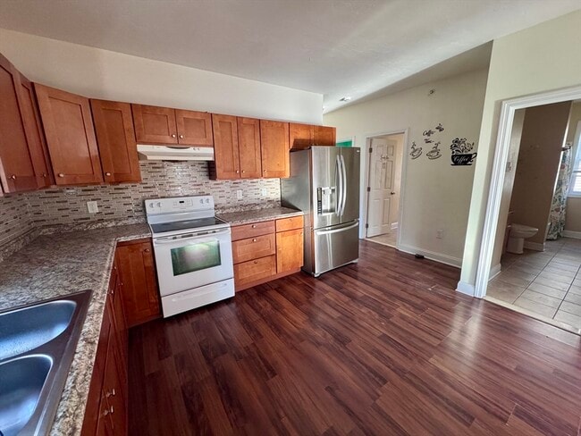 Building Photo - 3 Hitchcock Rd