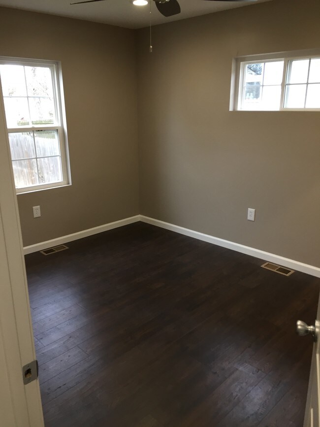 bedroom - 707 Huber St