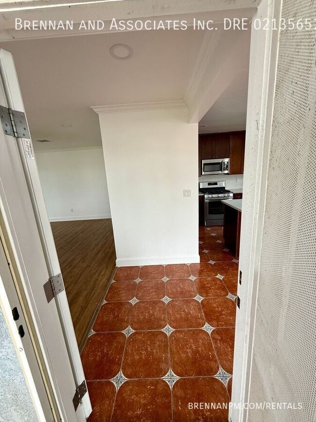 Building Photo - 2585 Deauville St
