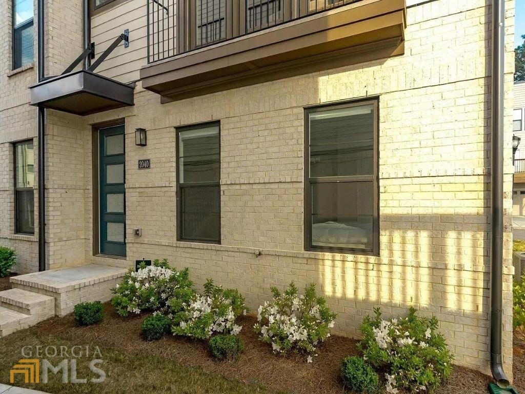 Primary Photo - 2040 Holtz Ln