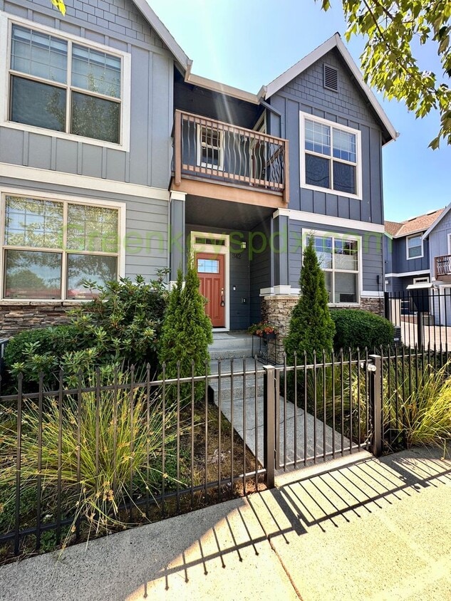 Secure and Beautiful 3-Bedroom 2.5-Bathroo... - Secure and Beautiful 3-Bedroom 2.5-Bathroo...