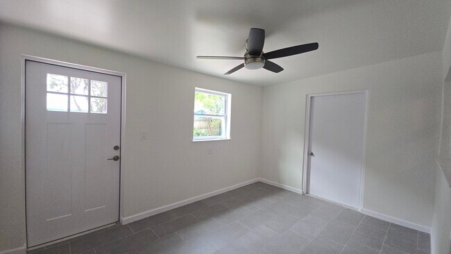 Foto del edificio - 115 15th Ave SW