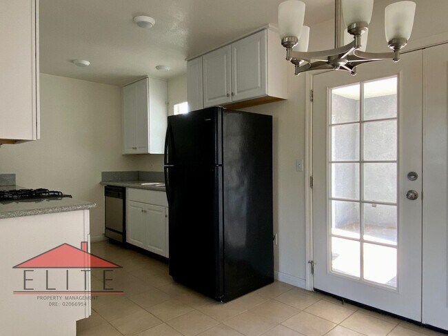 Foto del edificio - AVAILABLE NOW!