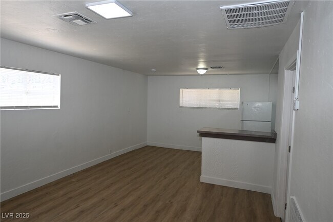 Building Photo - 1610 Marlin Ave
