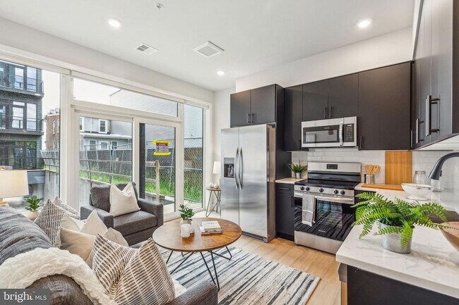 Foto del edificio - 6910 Ridge Ave
