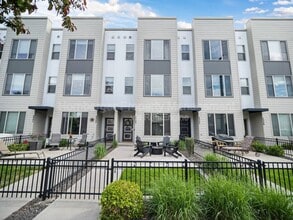 Building Photo - 2325 W Bridge Ave