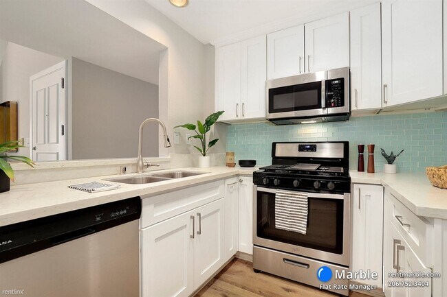 Building Photo - 2 br, 2 bath Condo - 435 E Tamarack Ave Un...