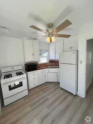 Building Photo - 4191 3/4 Sunnyslope Ave