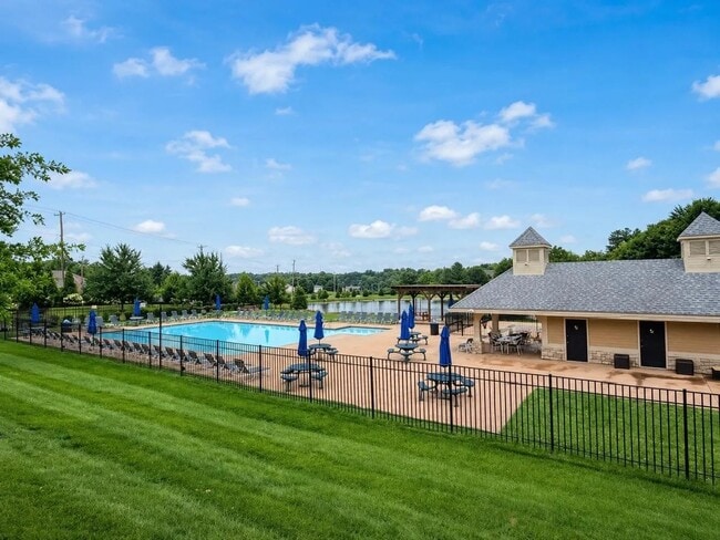 Foto del edificio - 991 Lakepointe Ct