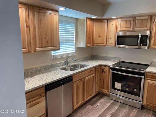 Foto del edificio - 2545 E Spring St