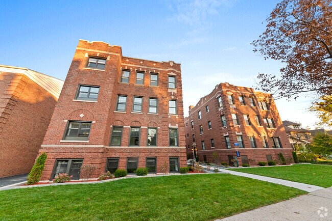 Building Photo - 1133 Oak Ave
