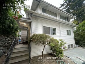 Building Photo - 1818 NE 55th St