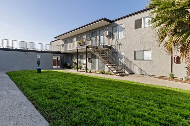 Building Photo - Valle at 9121 Kenwood