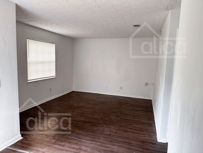 Foto del edificio - 4448 Jade Dr E