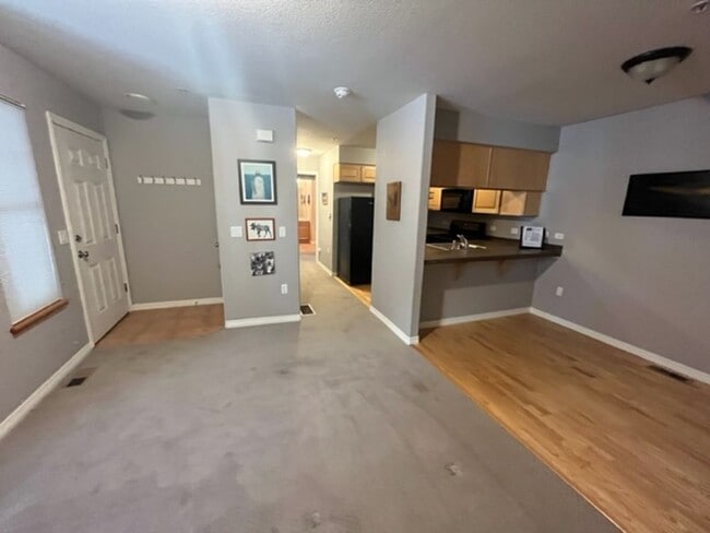 Photo - 947 Laramie Blvd Apartment