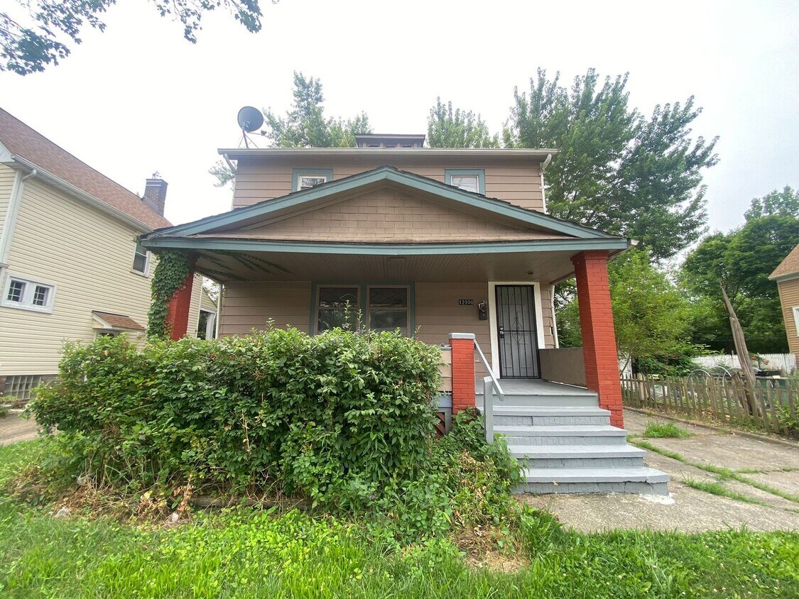 Primary Photo - 12100 Parkhill Ave