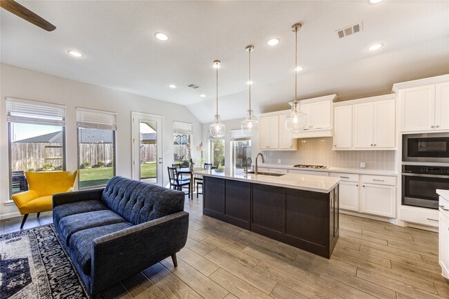 Foto del edificio - 6027 Painted Plains Ln