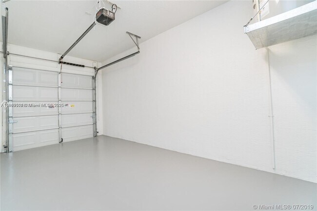 Foto del edificio - 20901 NW 1st Dr