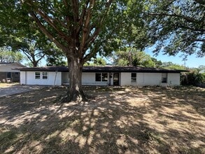 Building Photo - 618 Kingston Dr