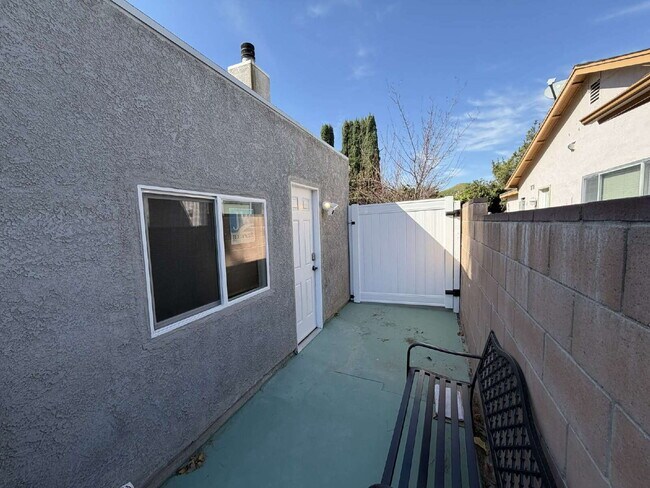 Foto del edificio - Modern & Stylish Private Garage Studio