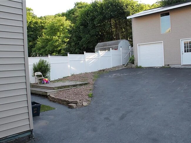 Foto del edificio - 222 Caroline Ave