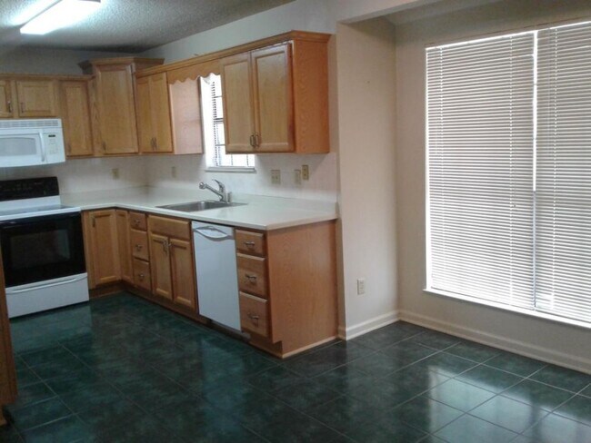 Building Photo - 110 Stable Creek Dr