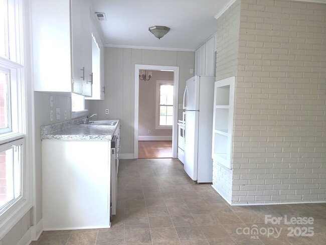 Foto del edificio - 5511 Wedgewood Dr