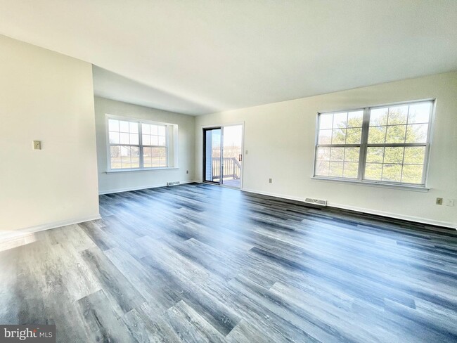 Building Photo - 245 Charring Cross Dr