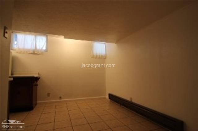 Building Photo - 1365 Scott Pl
