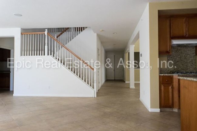 Building Photo - 316 W Verano Way